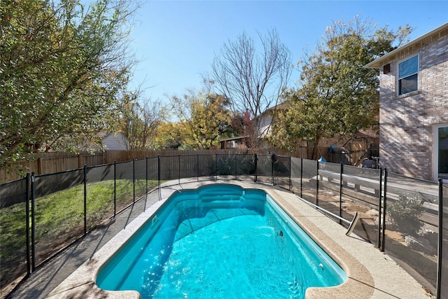 view of swimming pool