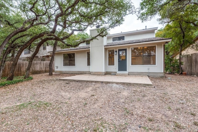 view of front of property featuring a patio area