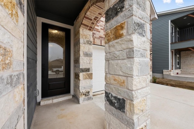 727 Palo Brea Loop, Hutto, TX 78634 - view of exterior entry featuring stone siding and an attached garage