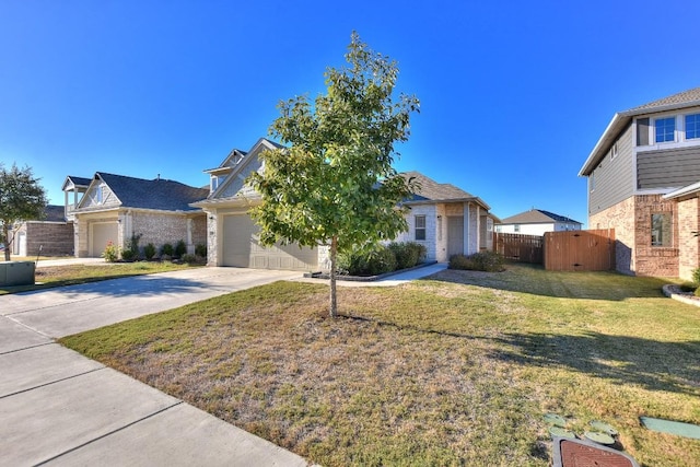 view of front of home featuring a front yard