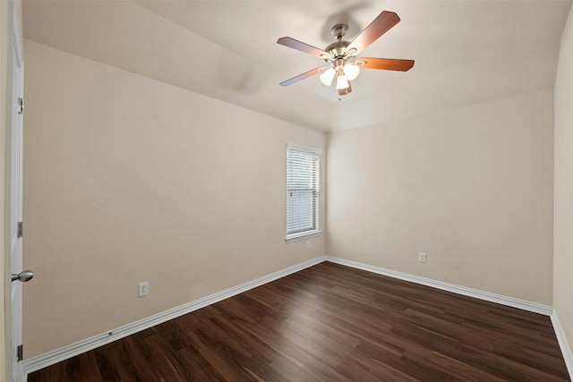 unfurnished room with dark wood-type flooring and ceiling fan