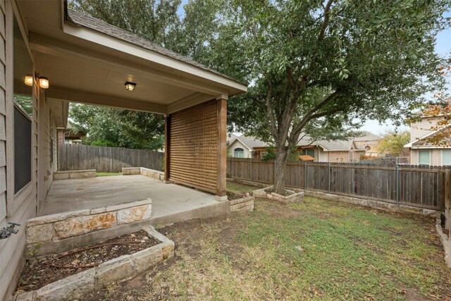 view of yard featuring a patio