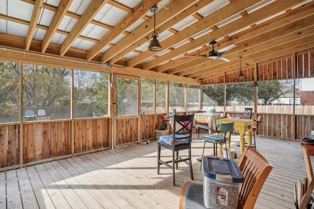 sunroom with ceiling fan