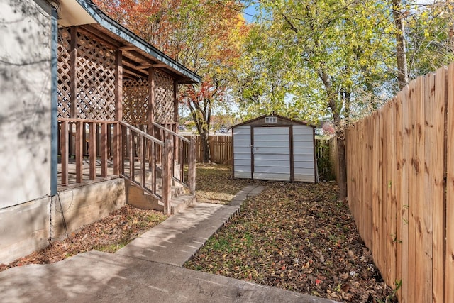 view of yard with a storage shed