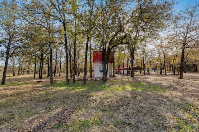 120 Laguna, Smithville, TX 78957 - view of yard featuring an outbuilding and a barn