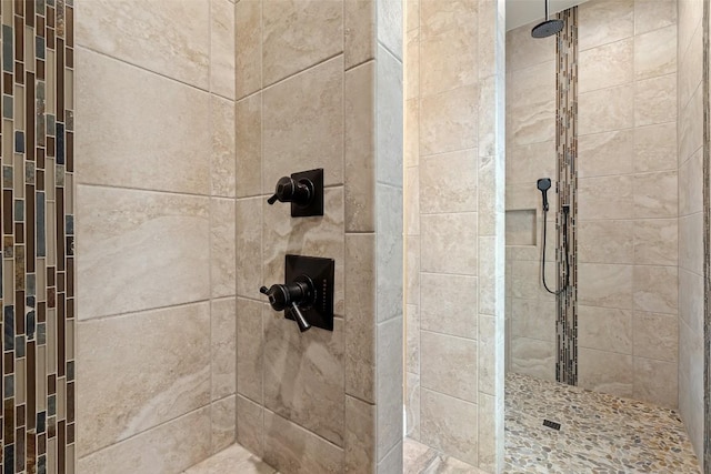 bathroom featuring a tile shower