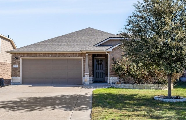 view of front of property featuring a front yard and a garage