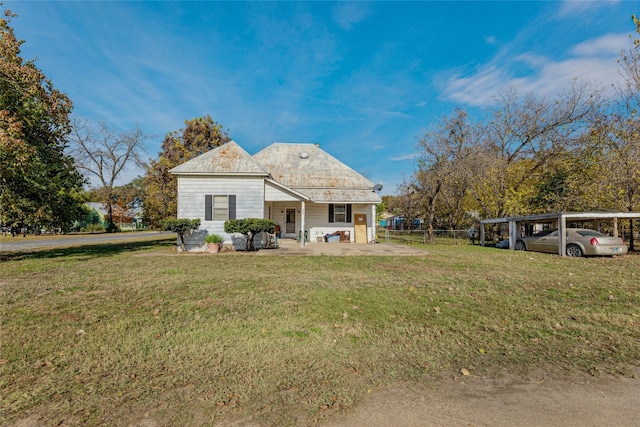 view of front of home with a front yard and a carport