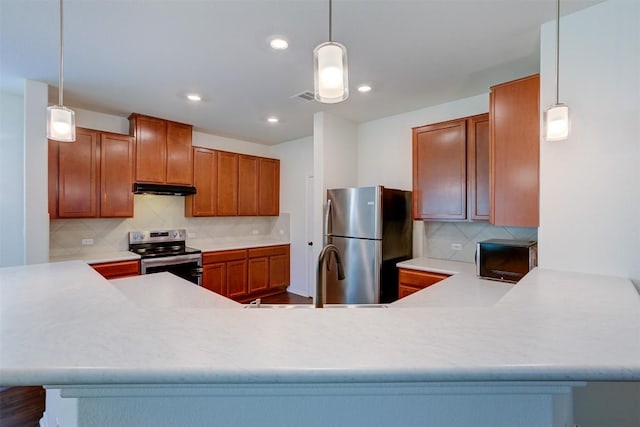 kitchen with backsplash, kitchen peninsula, hanging light fixtures, and appliances with stainless steel finishes