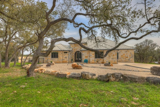 single story home with a front yard