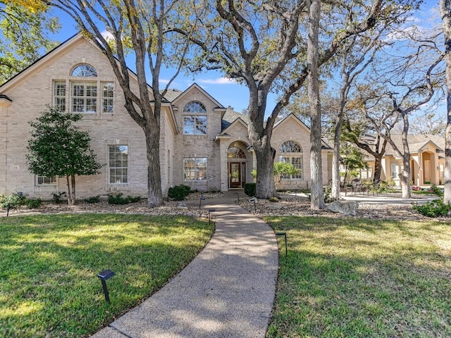 view of front of house featuring a front yard