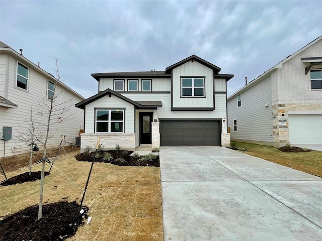 view of front of home featuring a front yard and a garage