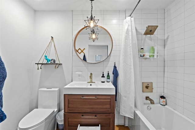 full bathroom with shower / tub combo with curtain, vanity, and toilet