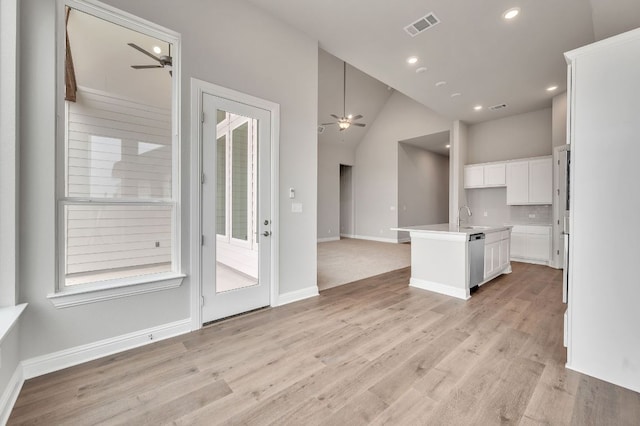 kitchen with open floor plan, an island with sink, a ceiling fan, and dishwasher