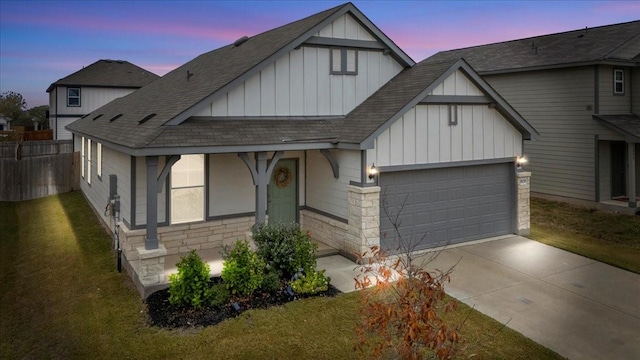 view of front facade featuring a garage and a yard