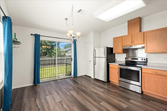 kitchen with a notable chandelier, stainless steel appliances, decorative light fixtures, and dark wood-type flooring