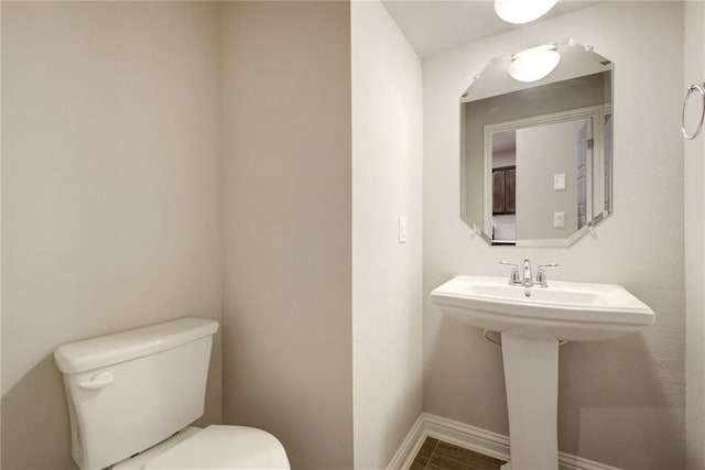 bathroom featuring toilet and sink