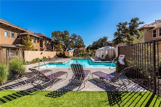 view of swimming pool with a yard