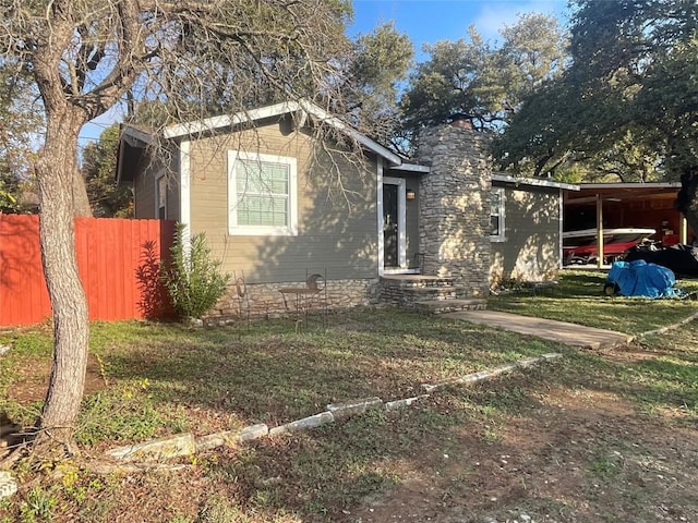 view of front facade featuring a carport