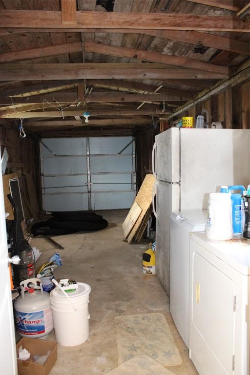 garage with washer and clothes dryer