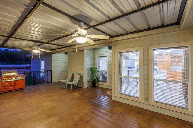 sunroom featuring ceiling fan