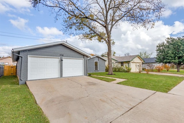 single story home with a front lawn