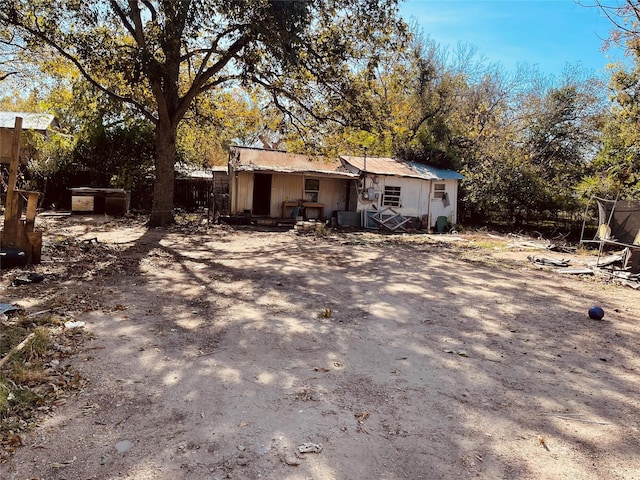 view of front of property