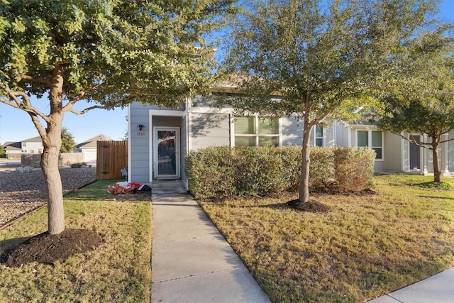 view of front facade featuring a front yard