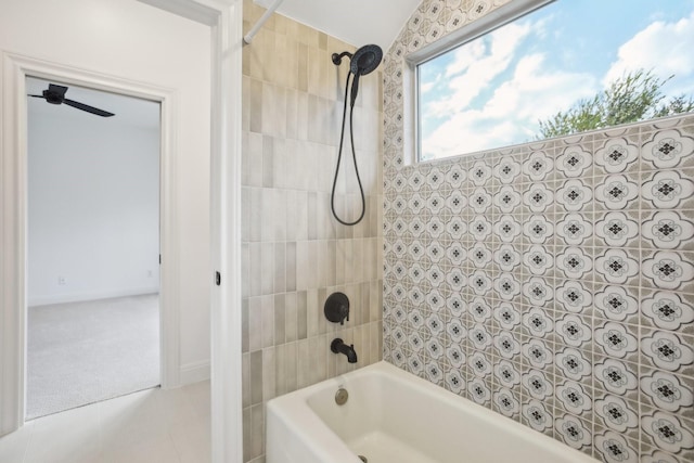 bathroom with tiled shower / bath