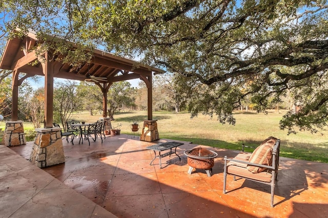 view of patio featuring a fire pit and ceiling fan