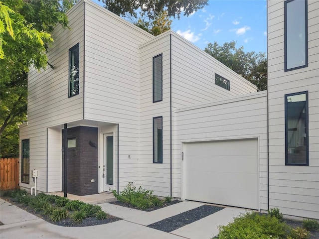 view of front facade with a garage