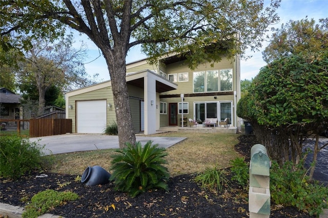 view of front facade featuring a garage