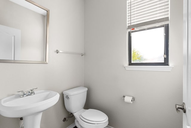 bathroom featuring toilet and sink