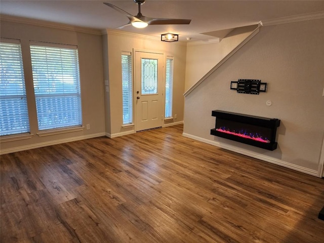 foyer featuring ceiling fan, hardwood / wood-style floors, and ornamental molding