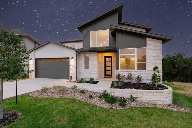 view of front of house featuring a front yard and a garage