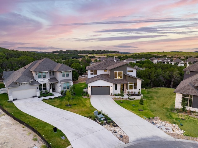 view of front of property featuring a yard