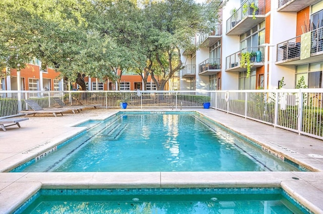 view of swimming pool