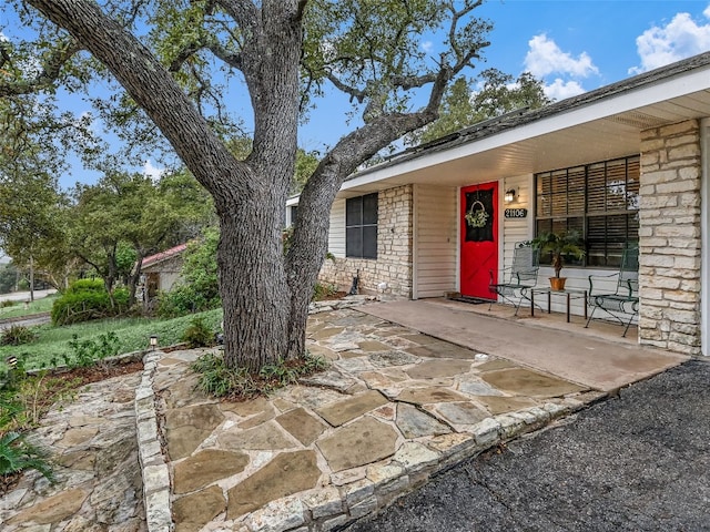 view of front of house featuring a porch