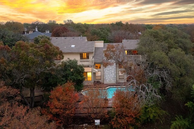 view of aerial view at dusk