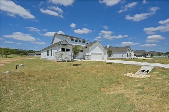 view of front of property featuring a front lawn and a garage