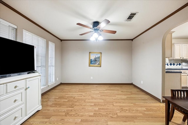 living room featuring light wood-type flooring, ceiling fan, and crown molding