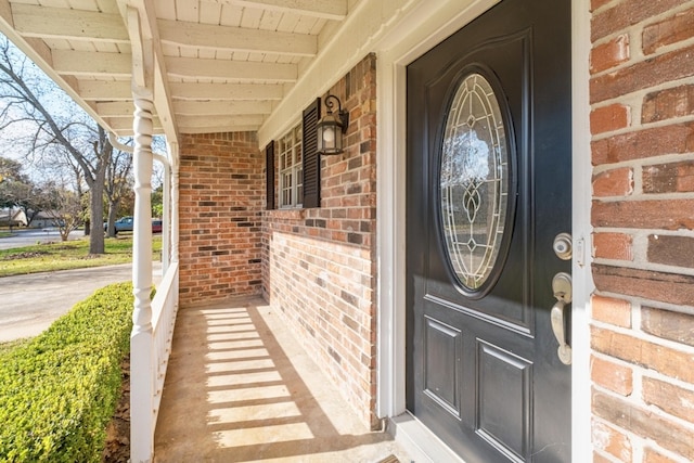 property entrance featuring a porch