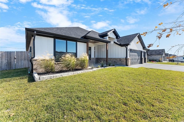 view of front facade featuring a front yard and a garage