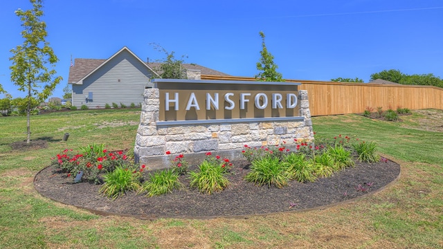 community sign featuring a yard