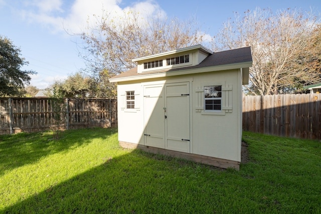 view of outdoor structure with a yard