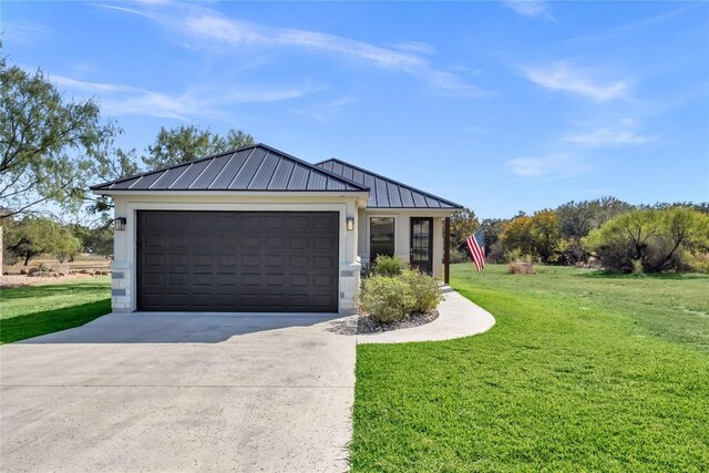 view of front of home featuring a garage and a front yard