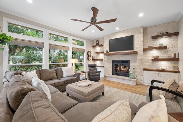 living room featuring ceiling fan, a healthy amount of sunlight, light hardwood / wood-style floors, and ornamental molding