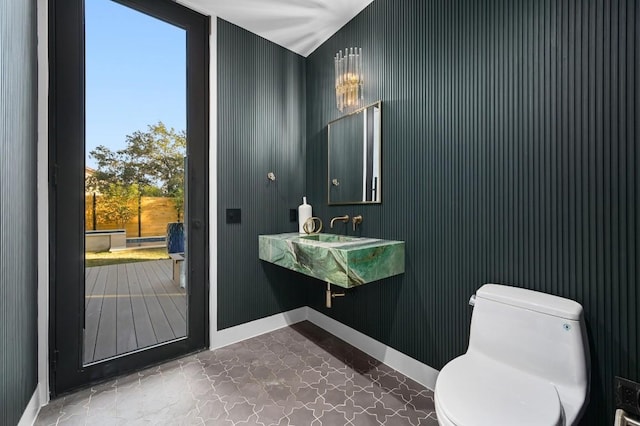 2423 S 5th St, Austin, TX 78704 - half bathroom with toilet and baseboards