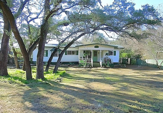 view of front of house featuring a porch