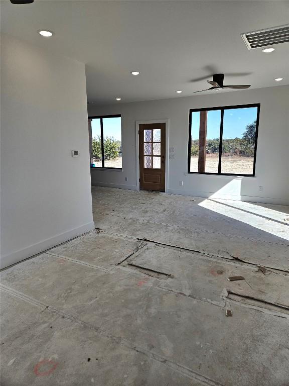 spare room featuring ceiling fan